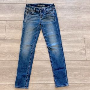 AMERICAN EAGLE AE STRETCH SKINNY JEANS SIZE 00